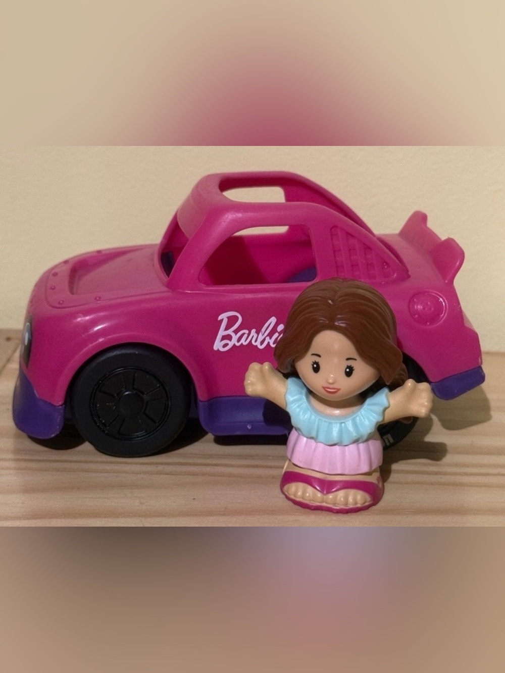 BARBIE - CAR AND BARBIE FIGURE